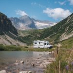 Les secrets d’un road trip réussi en camping-car à travers les Alpes.